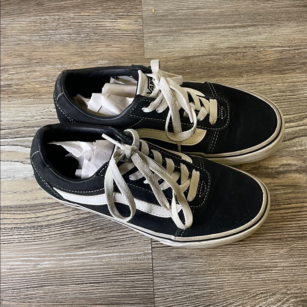 Vans Black and White Lace-Up Shoes - Picture 5 of 5